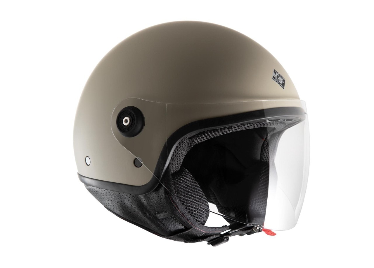 <div class='descrGalleryTitle'>CASCO EL'JETTIN</div><div class='descrGalleryText'><p>Il casco demi–jet in policarbonato EL’JETTIN (<b>69,90 €</b>) è proposto nel più naturale colore sabbia.</p>
</div>